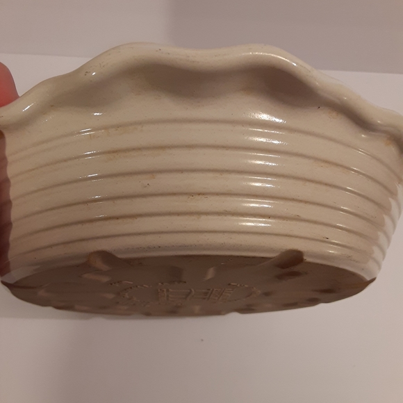 PAMPERED CHEF - Family Heritage Stoneware- Ruffled Baking Dish #160105. - Picture 7 of 10